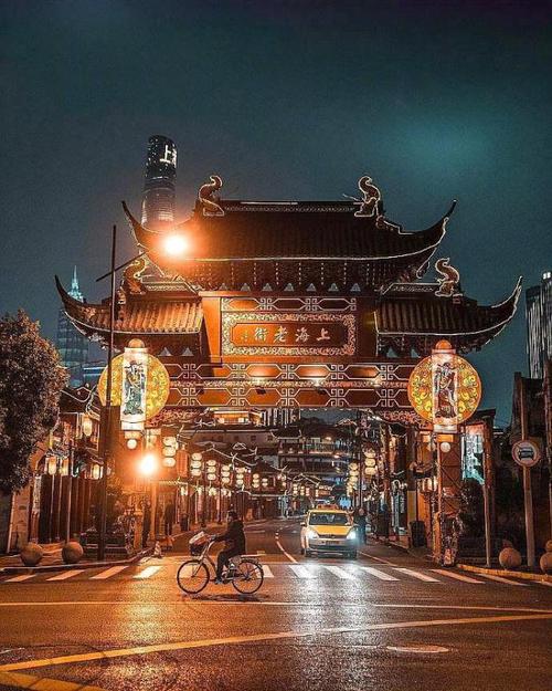 一组奇幻的上海街景摄影作品,带您欣赏魔都的魅力!